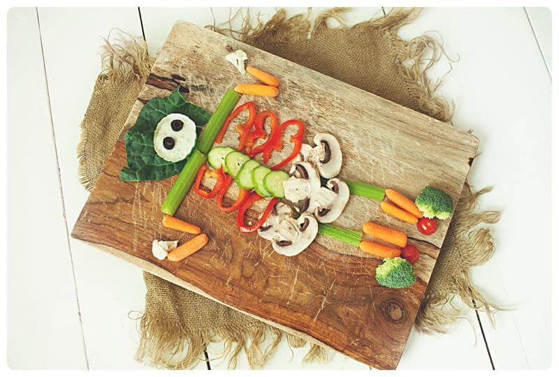 Skeleton Veggie Tray - Easy Halloween Party Tray Idea Skeleton Veggie Tray - Easy Halloween Party Tray Idea