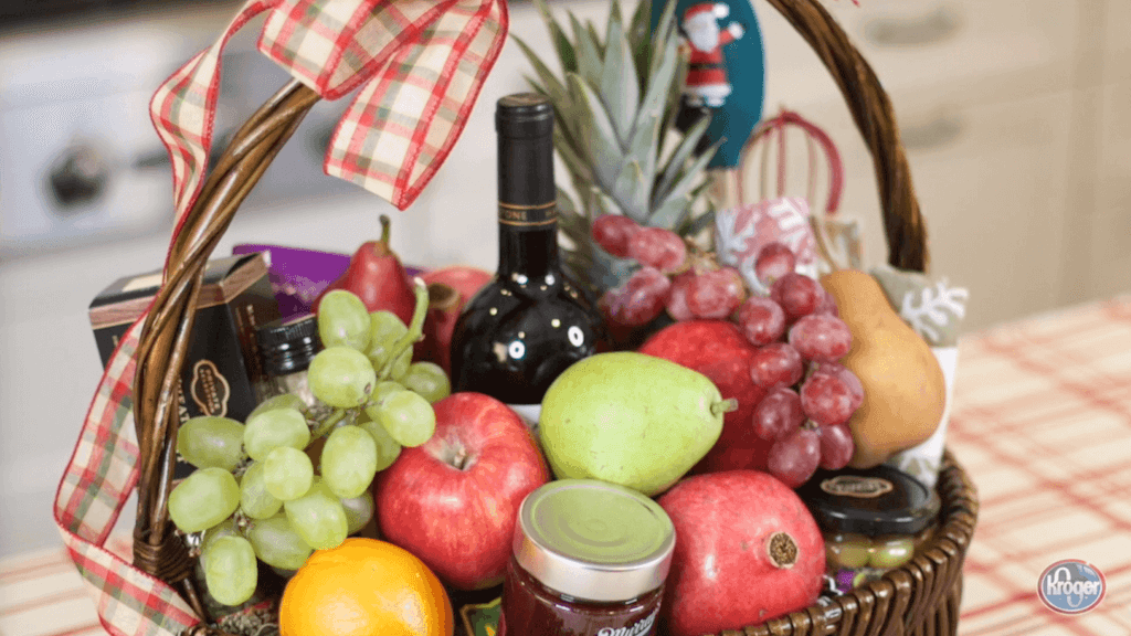 How to make your own custom gift basket How to make your own custom gift basket | Christmas gift basket ideas