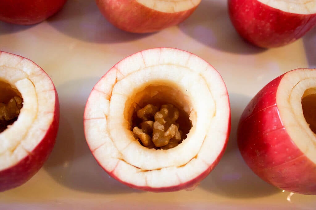 How to make bloomin' apples Pink Lady Bloomin' Apples + 3 Sweet Dipping Sauces