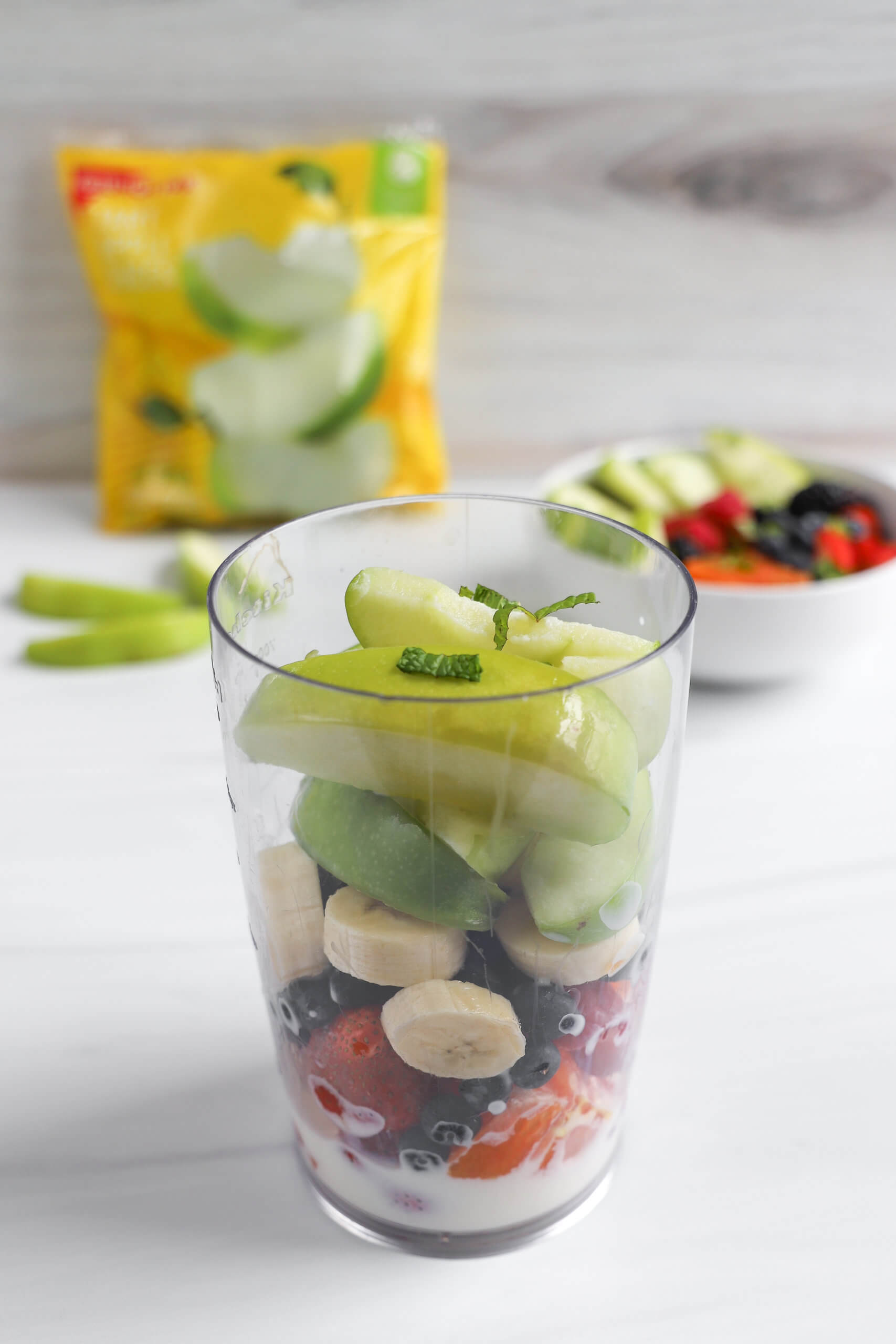 Tart Apple Berry Fruit Smoothie Tart Apple Berry Fruit Smoothie