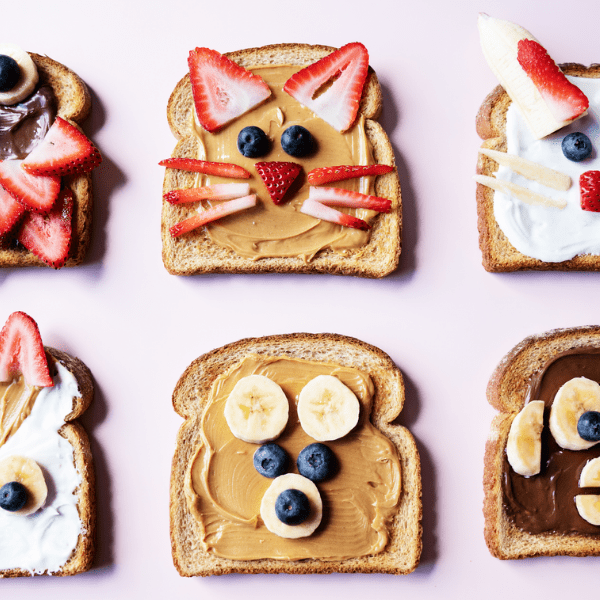 6 Toasts with animal faces using fruits